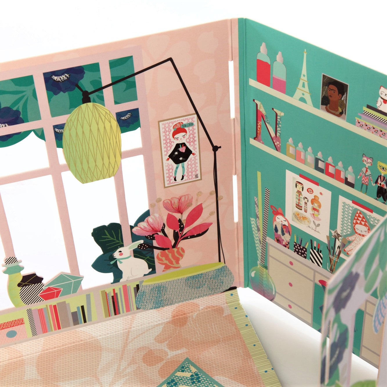 A paper doll's house kit by Mon Petit Art. La Maison, Bienvenue chez Izumi Idoia Zubia. Image of the colourful doll's house that can be created. Close-up