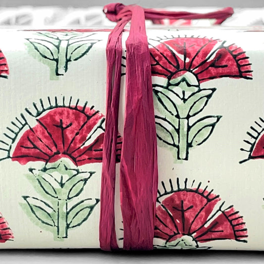 Natural raffia in a beetroot red colour by Nutscene. close up